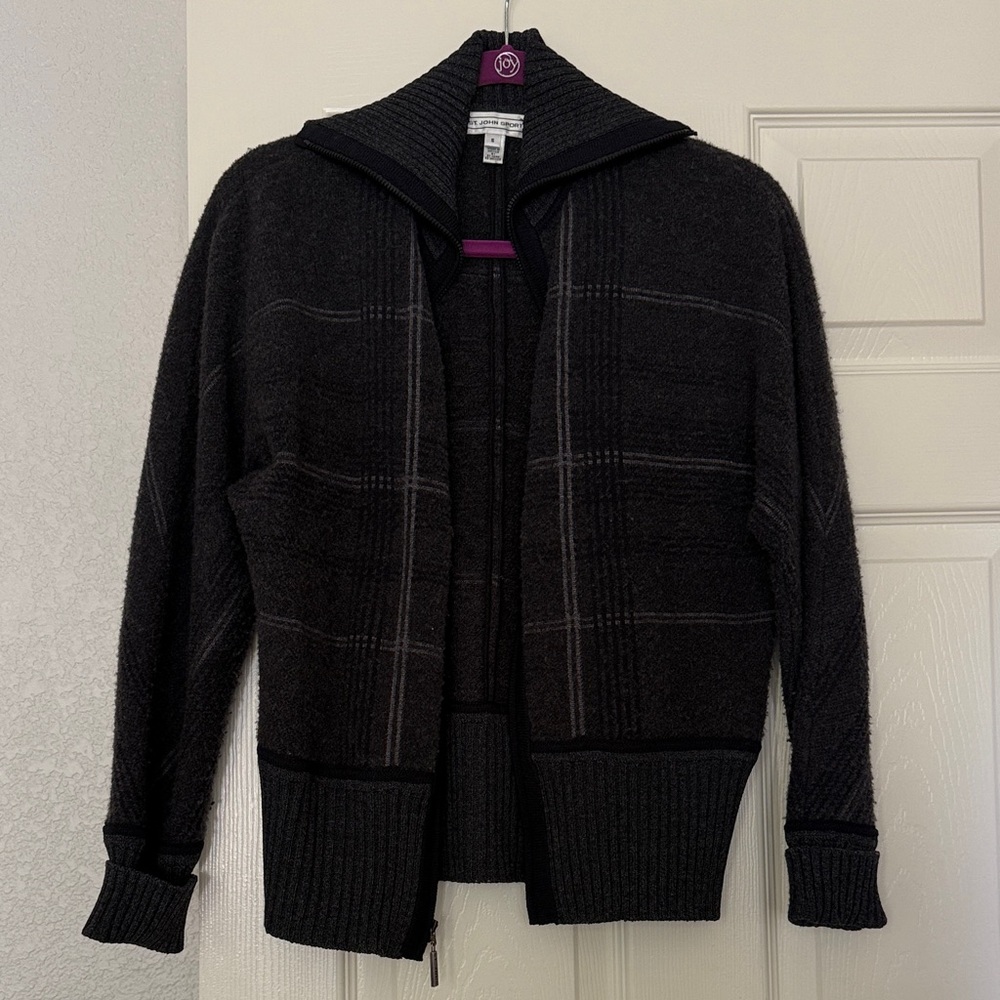 Elegant Black Zip-Up Women's Jacket